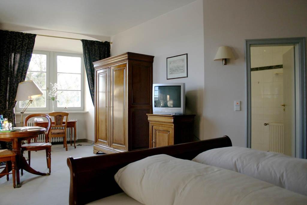 Schloss Neuburg Hotel Mosbach  Cameră foto